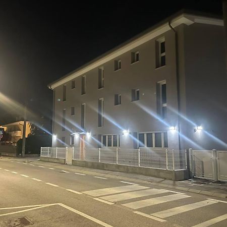 Garibaldi 16 Room Legnaro ภายนอก รูปภาพ